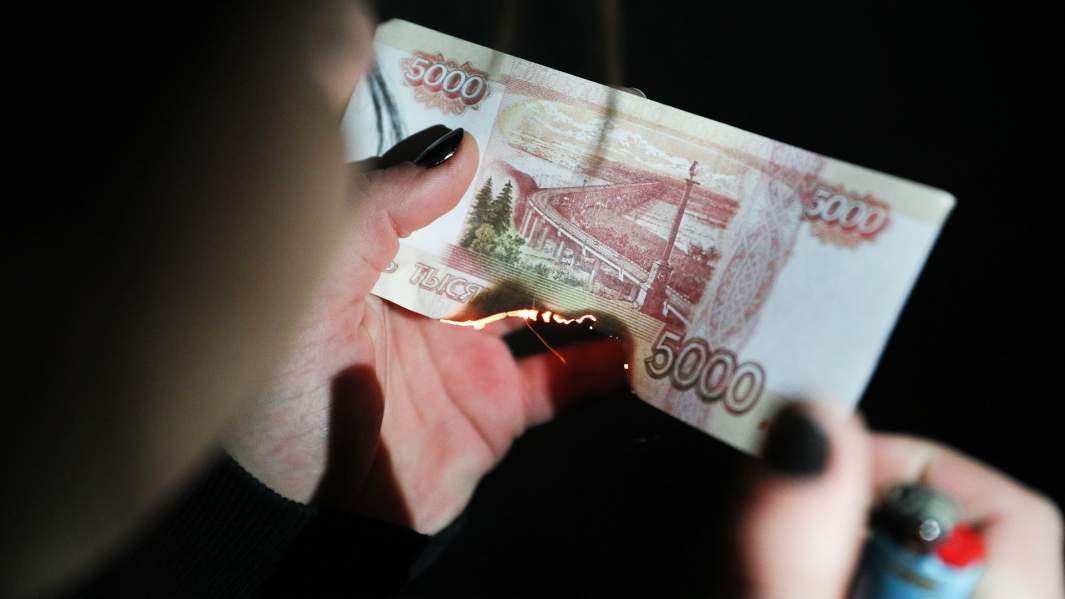 купюра в руках