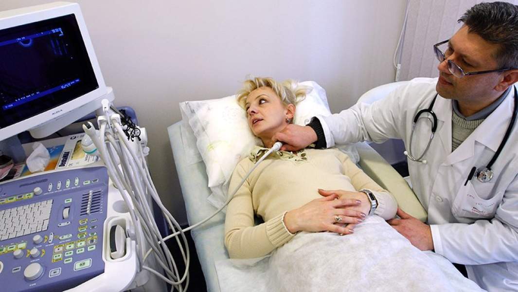 Ультразвуковое исследование щитовидной железы в кабинете УЗИ