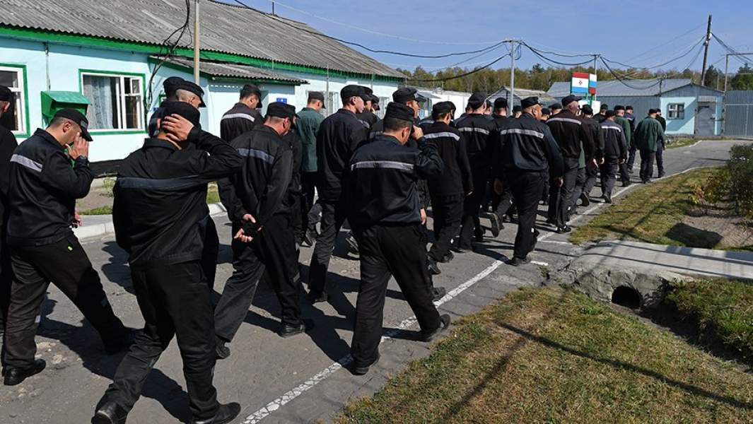 Заключенные в исправительной колонии