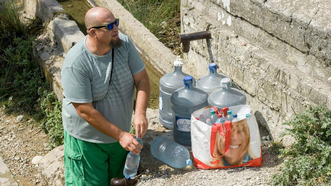 вода родник