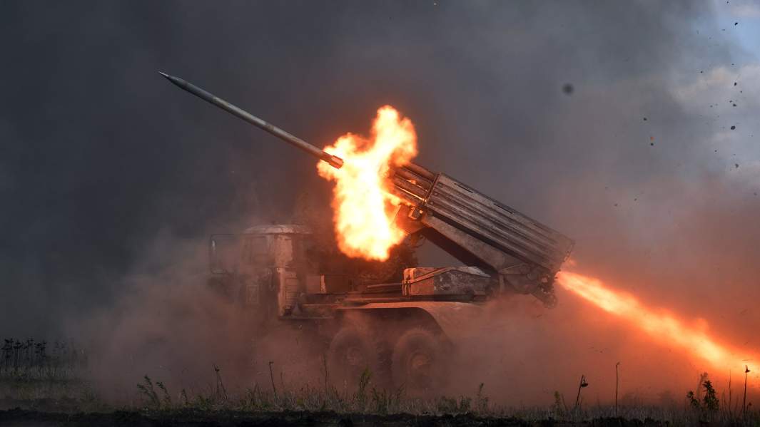 Боевая стрельба из реактивной системы залпового огня