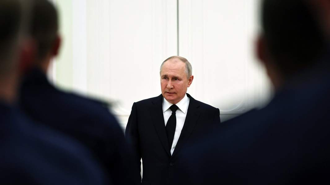 Президент РФ Владимир Путин во время встречи с военнослужащими 27 июня 2023