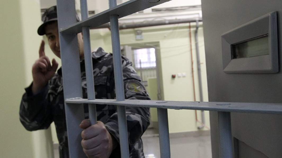 Сотрудник следственного изолятора