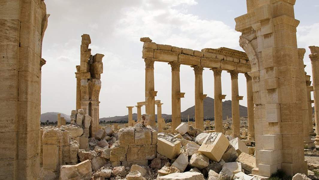 Фрагмент Великой колоннады в Пальмире, 2016 год