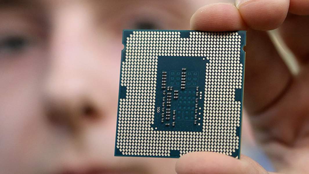 Процессор, во время сборки компьютера