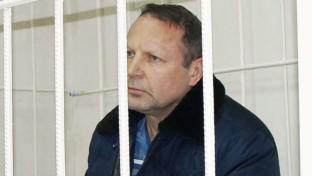 Юрий Пичугин, подозреваемый в создании организованной преступной группировки и незаконном обороте оружия, перед избранием меры пресечения в Сыктывкарском городском суде, 2017 год