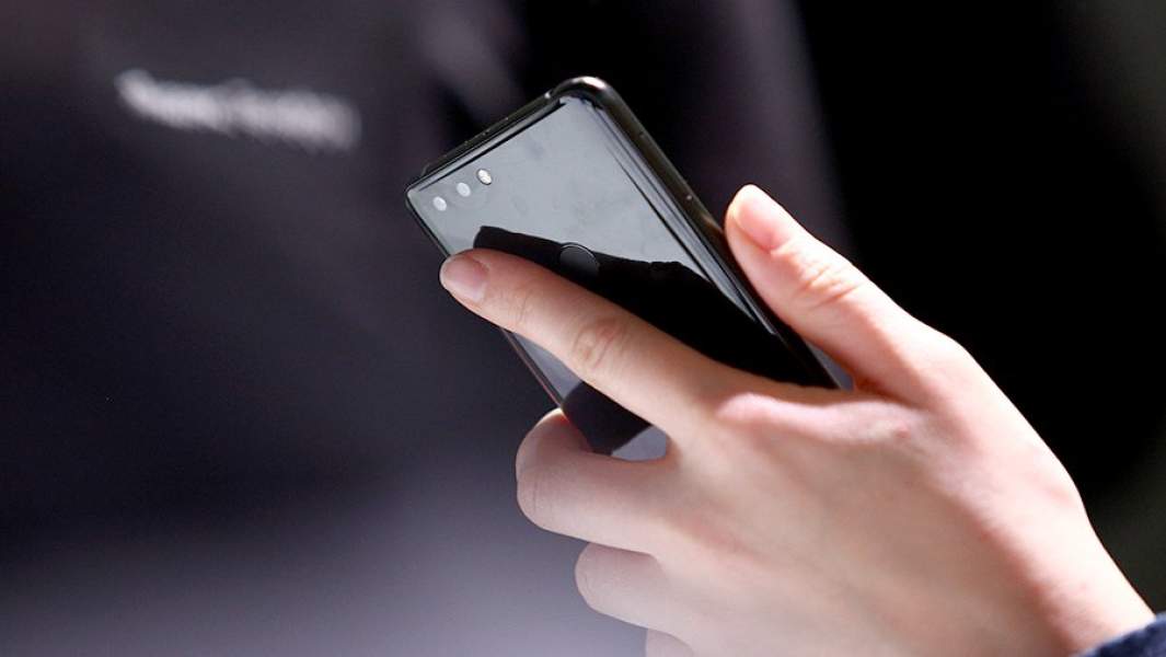 телефон рука