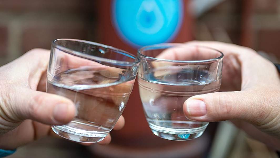 вода питьевая стакан