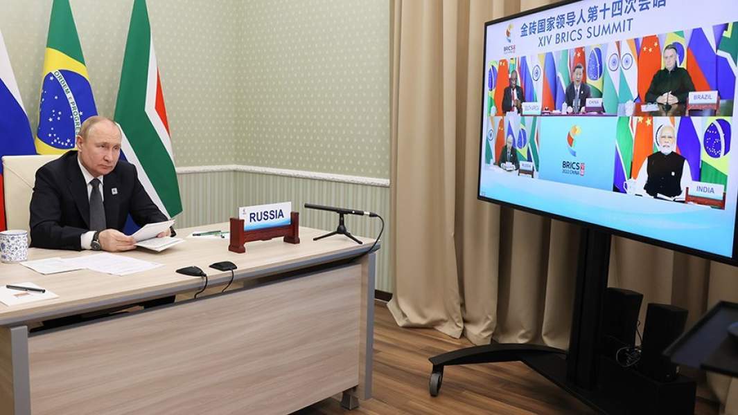 Владимир Путин во время Делового форума представителей правительственных и бизнес-кругов, экспертов и отраслевых специалистов стран БРИКС в режиме видеоконференции, июнь 2022 года