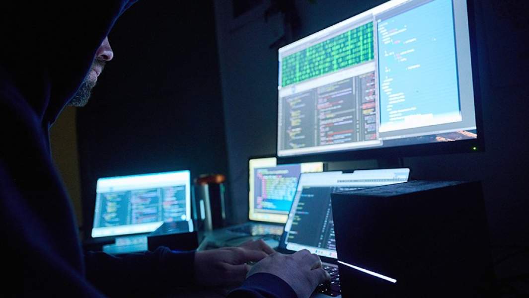 Хакер, мошеннник