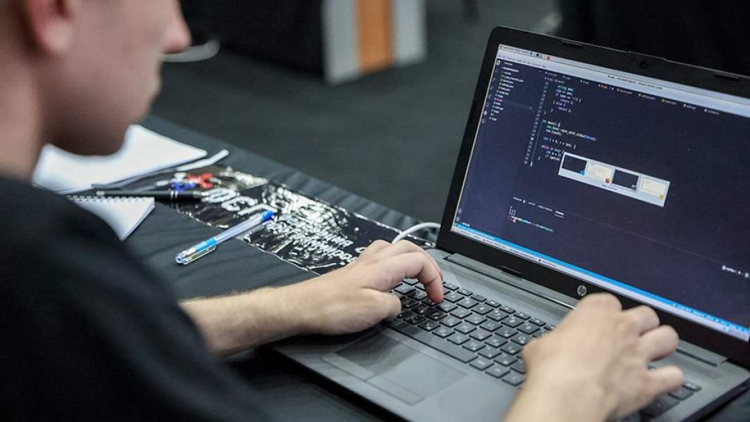 Программист за работой