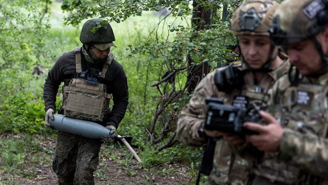 Боевая работа артиллерийских расчетов 122-мм гаубицы Д-30 группировки «Юг» на Северском направлении в зоне проведения спецоперации