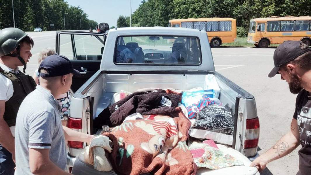 Люди во время эвакуации после обстрела Шебекино со стороны ВСУ
