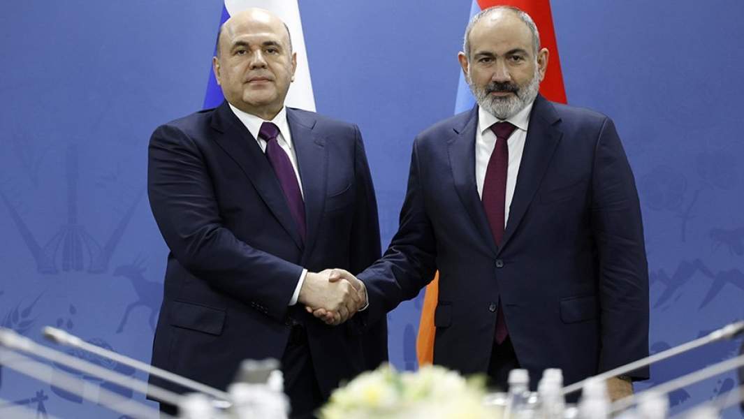 Михаил Мишустин и Никол Пашинян во время встречи в рамках Евразийского межправительственного совета