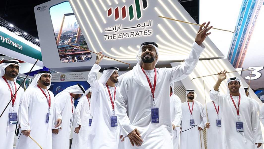 Участники на стенде Объединенных Арабских Эмиратов