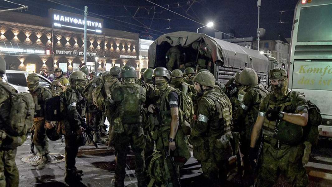 Бойцы ЧВК «Вагнер» на одной из улиц Ростова-на-Дону. 24 июня 2023 года