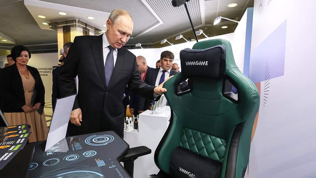 Путин на выставке 