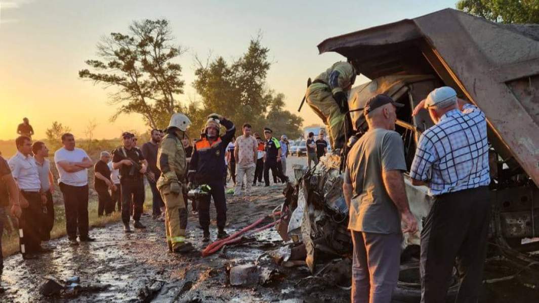 Последствия ДТП в районе Кизляра, Дагестан