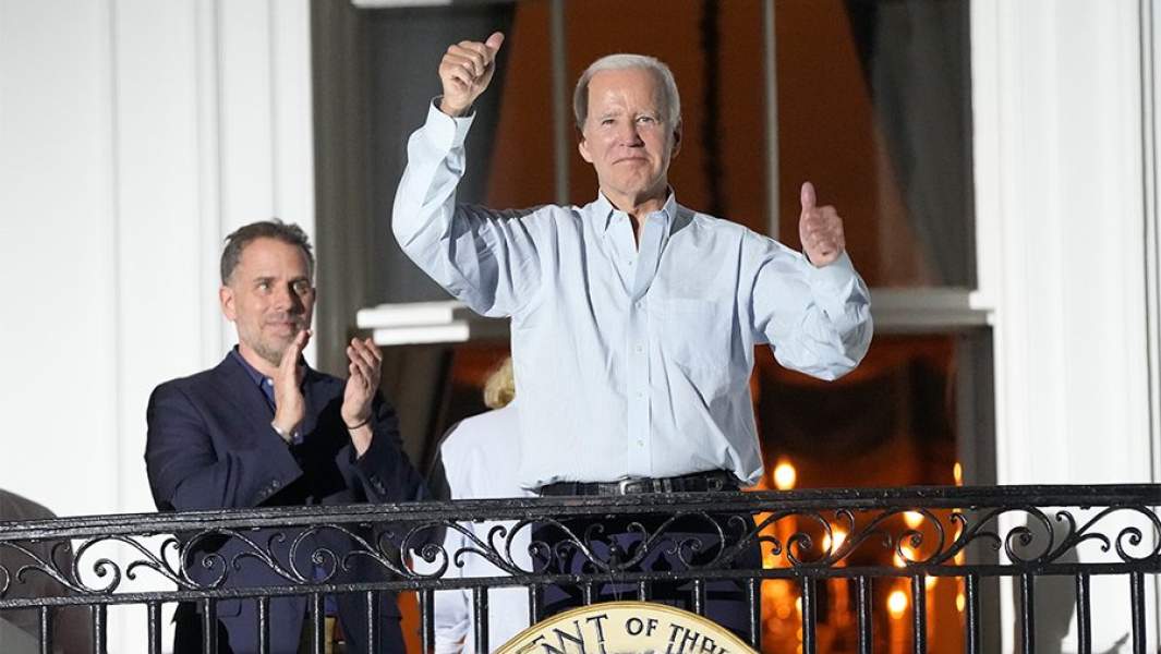 Президент США Джо Байден с сыном Хантером