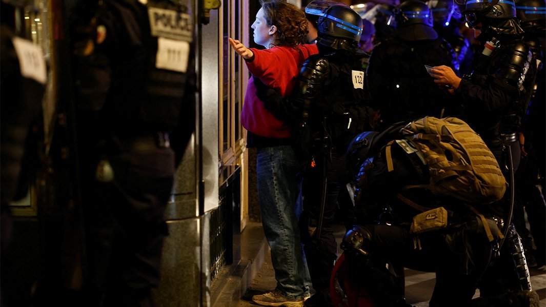 во время протеста