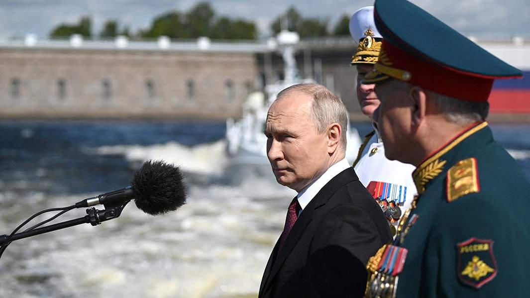 Путин на военно-морском параде