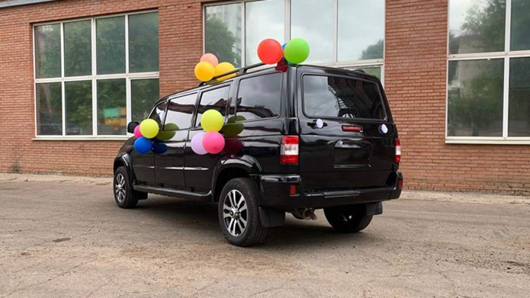 Скорее всего, это одна из последних поездок UAZ Patriot-лимузин. В скором времени уникальный автомобиль навсегда займет свое место в качестве экспоната музея Ульяновского автозавода