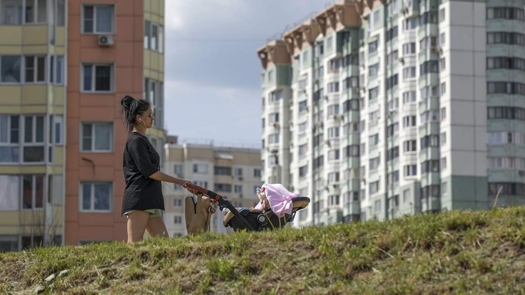 семья дети коляска