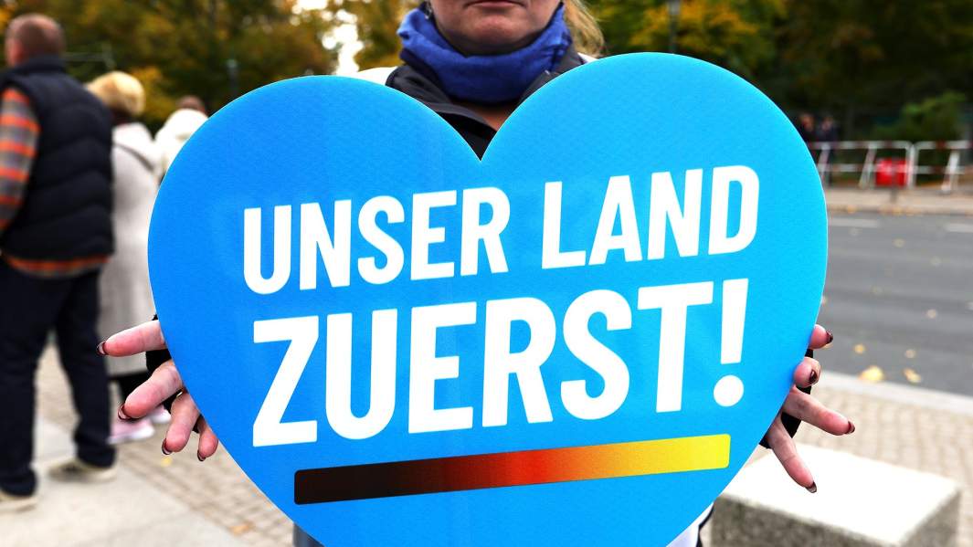 плакат в поддержку партии