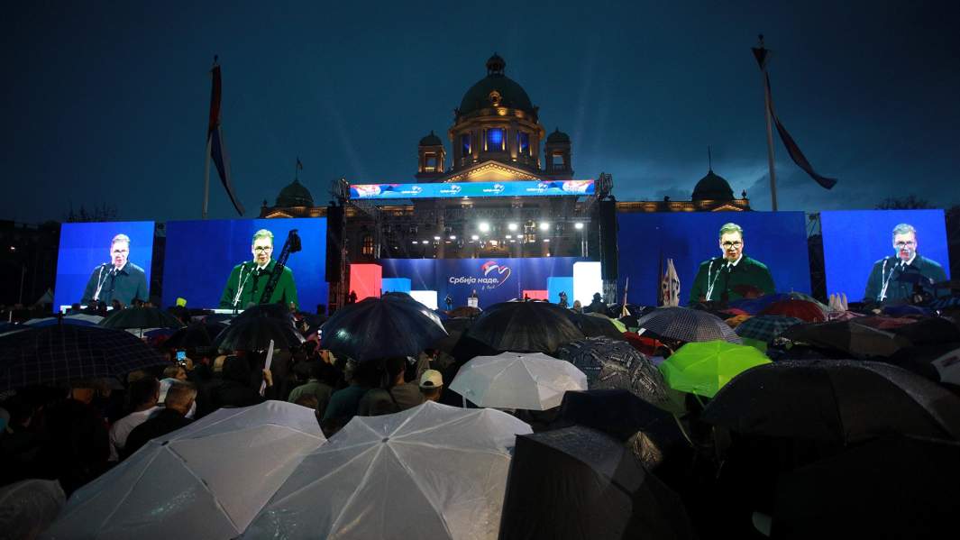 Митинг в поддержку президента Сербии Александра Вучича