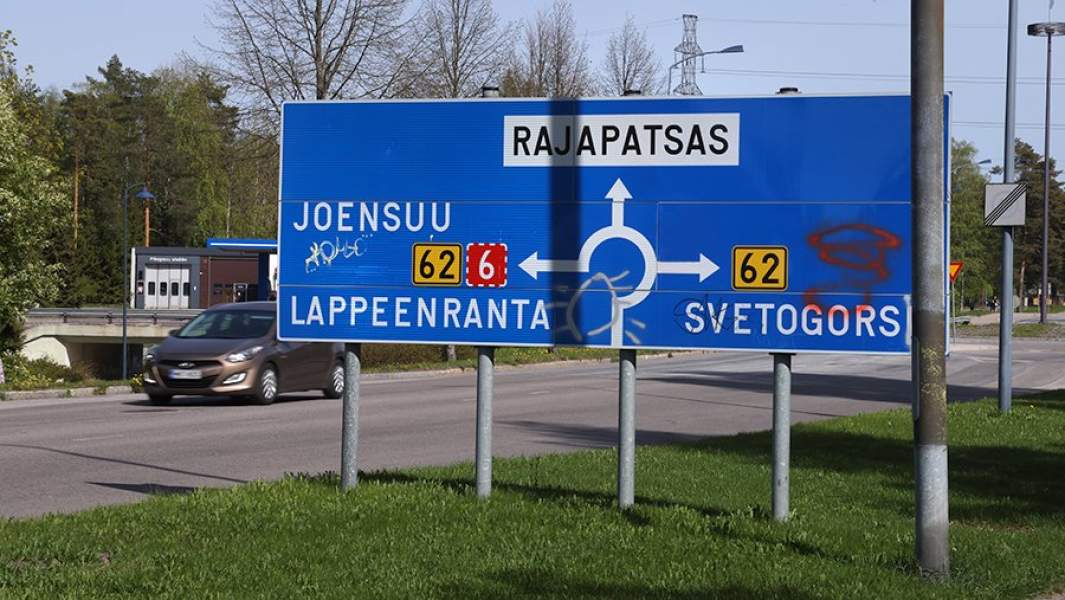 Дорожный указатель в Финляндии
