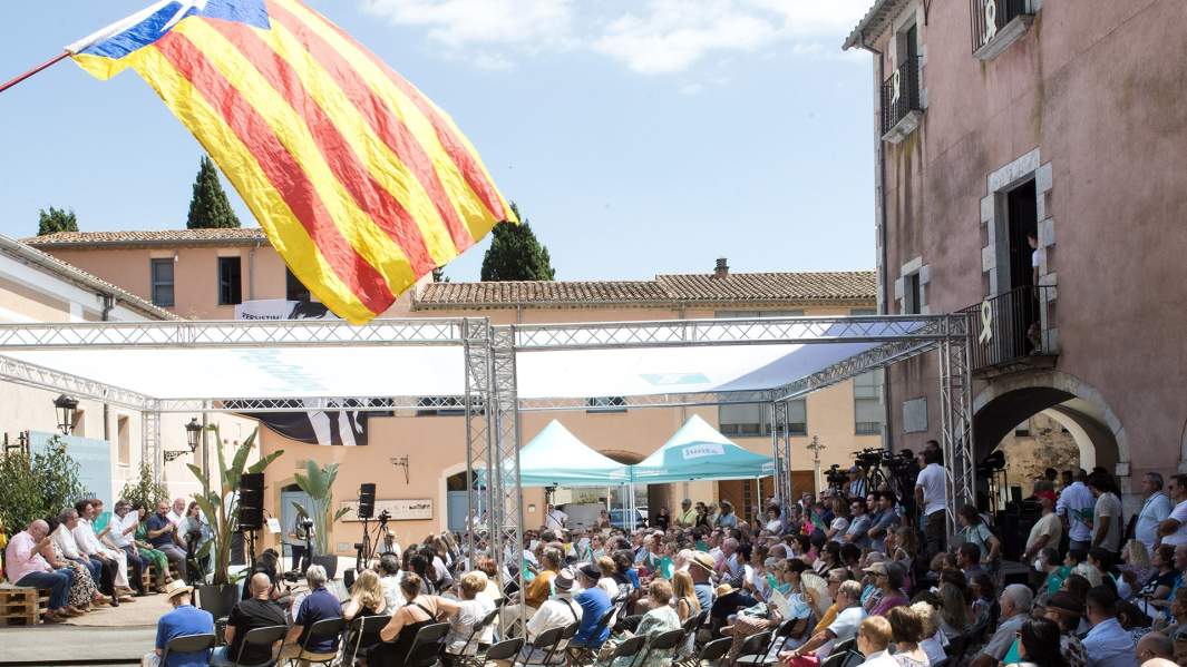 Собрание избирателей партии «Вместе за Каталонию» в преддверии всеобщих выборов в Испании