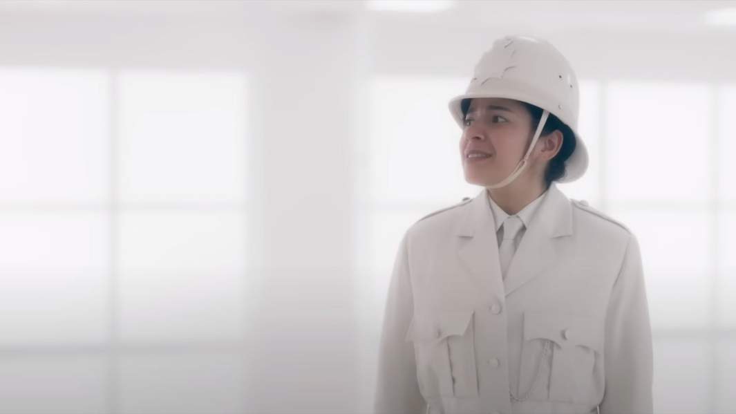 Кадр из трейлера второго сезона «Благие знамения»