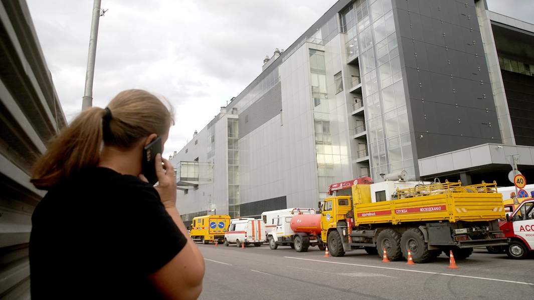 Времена года, труба, прорыв, пострадавшие