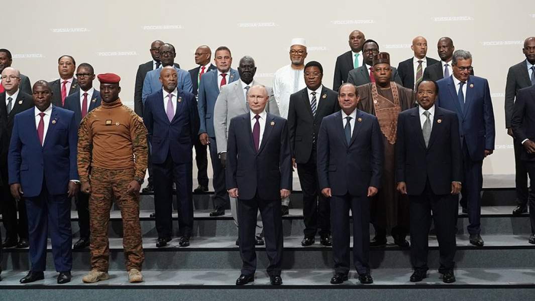 Президент РФ Владимир Путин с участниками саммита «Россия-Африка»