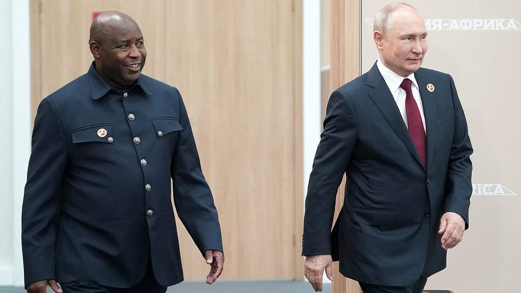 Rusya Devlet Başkanı Vladimir Putin ve Burundi Cumhuriyeti Devlet Başkanı Evariste Ndayishimiye