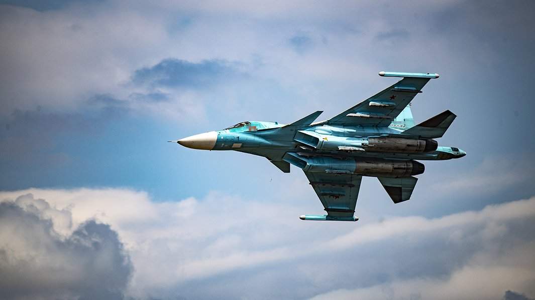 Полет истребителя-бомбардировщика Су-34