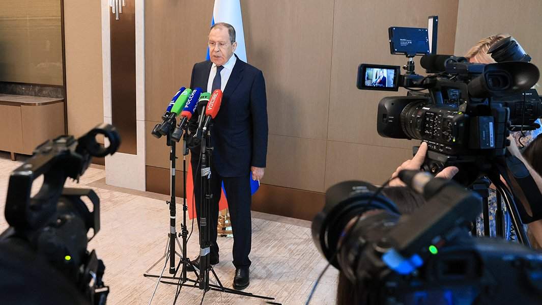 Министр иностранных дел РФ Сергей Лавров после заседания Совета министров иностранных дел государств-членов ШОС в Ташкенте