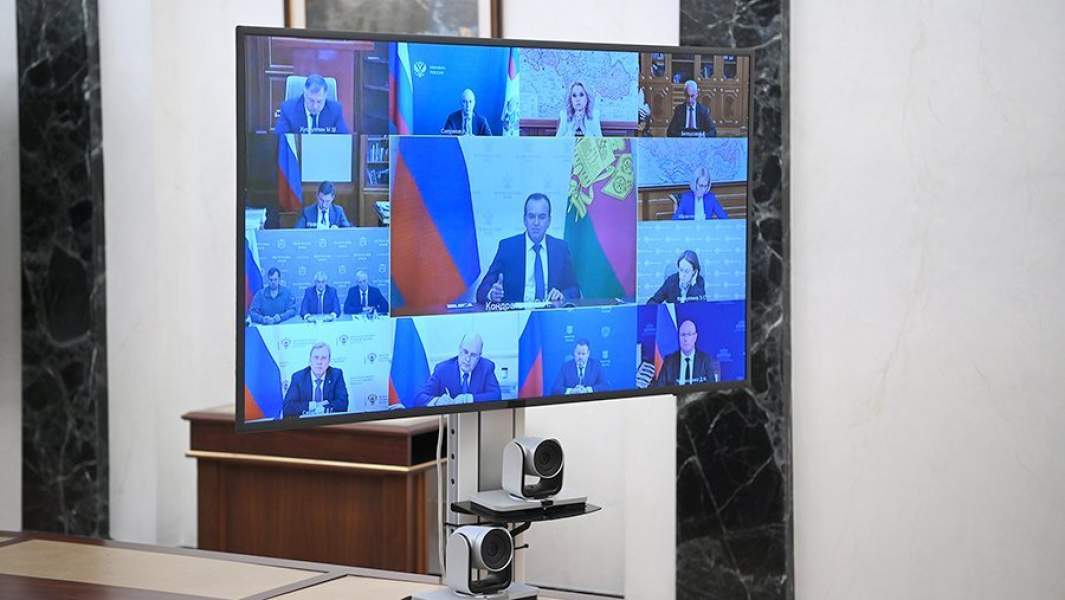 Члены правительства РФ участвуют в совещании с президентом РФ Владимиром Путиным в режиме видеоконференции
