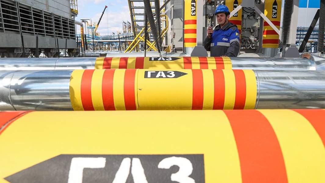 Рабочий на Чаяндинском нефтегазовом месторождении — одной из ресурсных баз для газопровода «Сила Сибири»