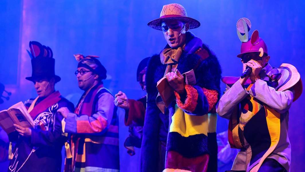 Актеры во время предпремьерного показа музыкальной драмы «Маяковский» в театре «Ленком Марка Захарова»