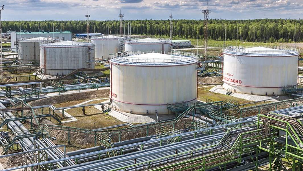 Резервуары с нефтью