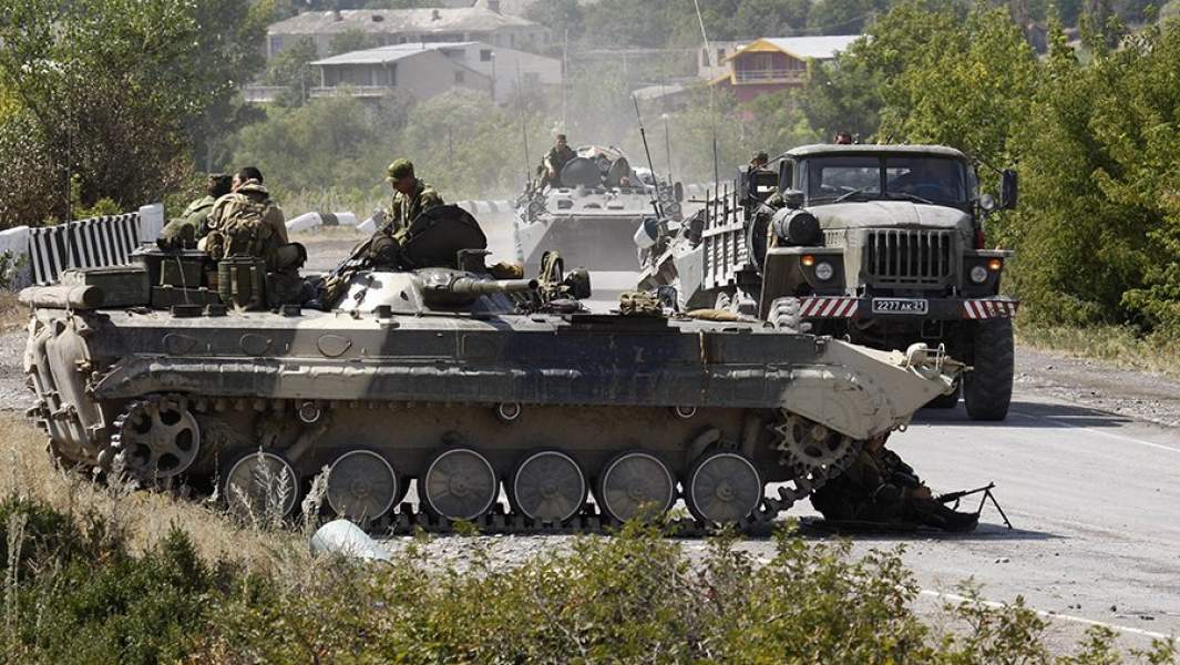 Пропускной пункт российских войск на дороге около Гори. Август 2008 года