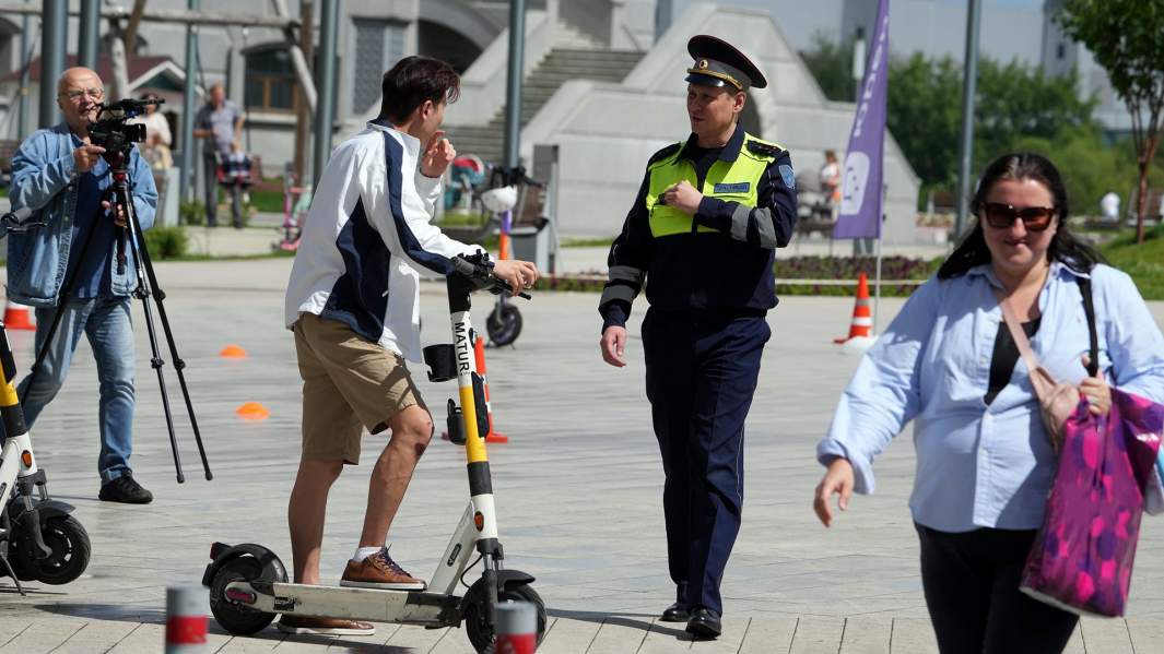 сотрудник гибдд