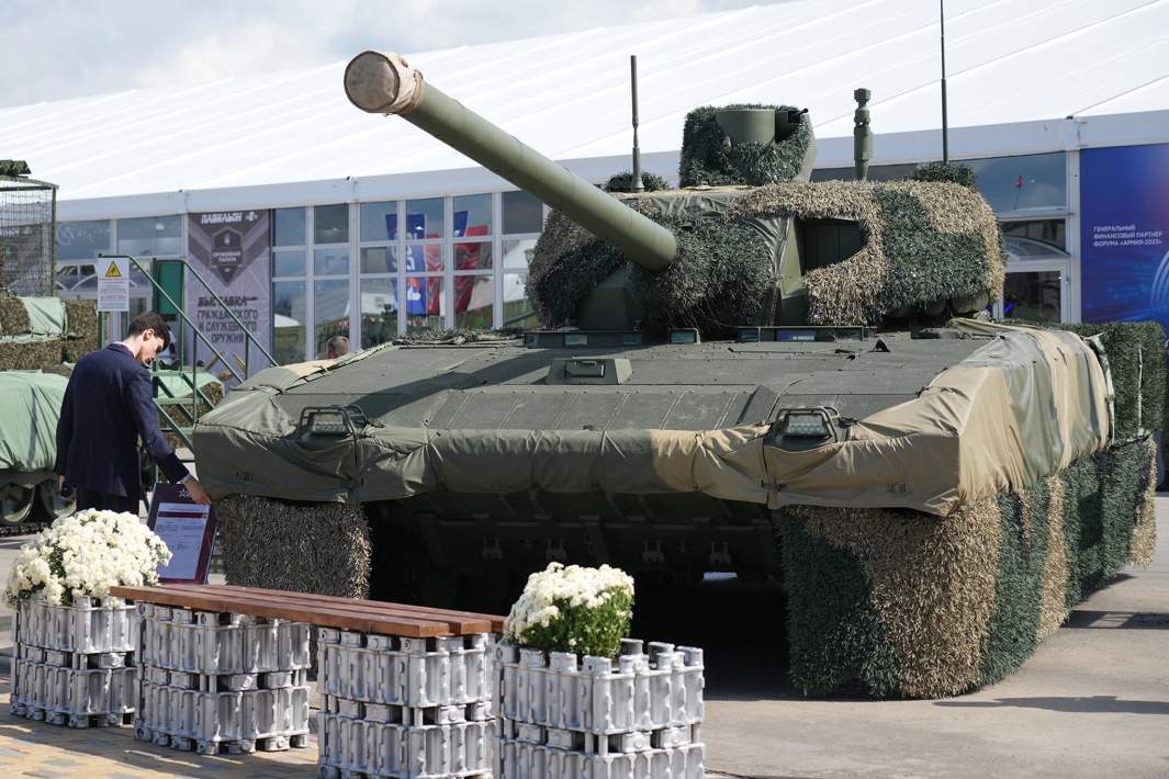 Танк Т-14 «Армата» на Международном военно-техническом форуме «Армия-2023» в конгрессно-выставочном центре «Патриот»