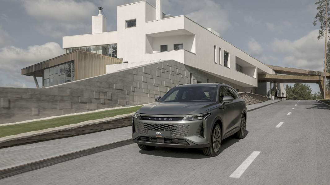 С места до 100 км/ч кроссовер разгоняется за 7,6 с. Средний расход на 100 км — 7,6 л бензина