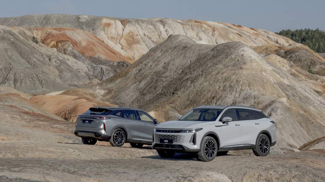 Всего для RX предлагают шесть цветов кузова. Матовый «Лунный серый» предлагается за доплату