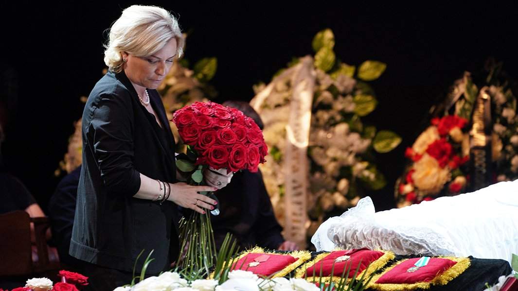 Министр культуры РФ Ольга Любимова на церемонии прощания с Ириной Мирошниченко в МХТ имени Чехова