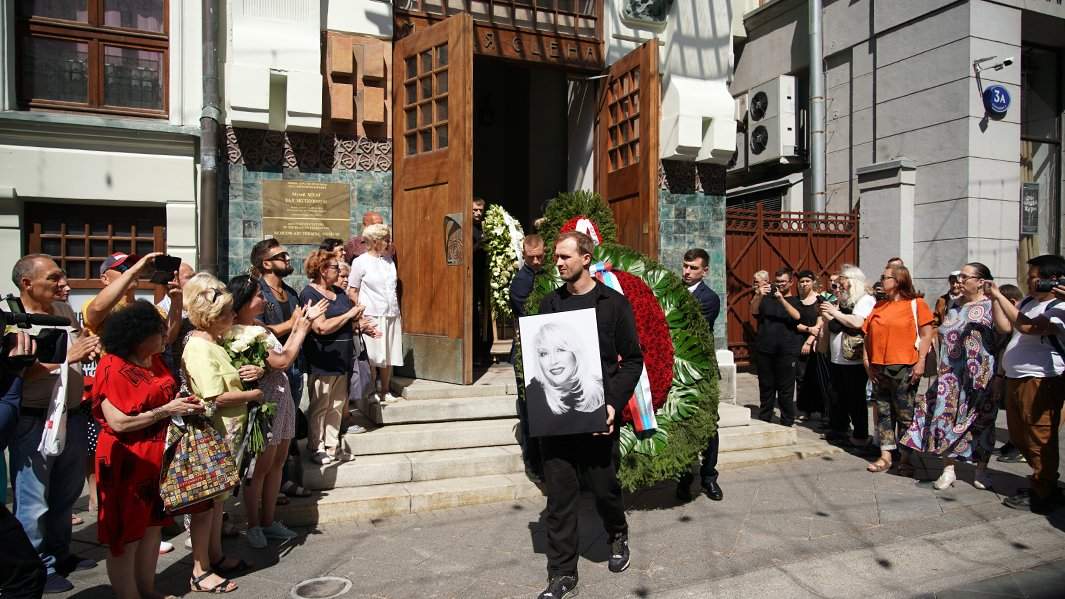 Церемония прощания с актрисой Ириной Мирошниченко в МХТ им. Чехова