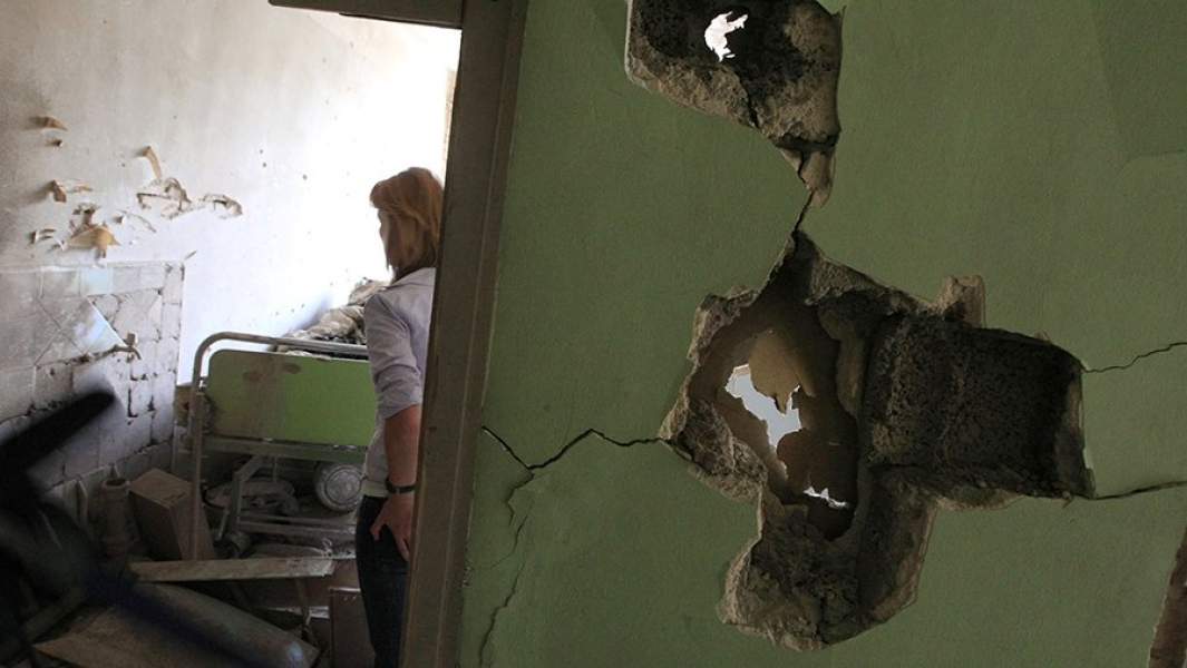 В разрушенной городской больнице города Цхинвала. Август 2008 года