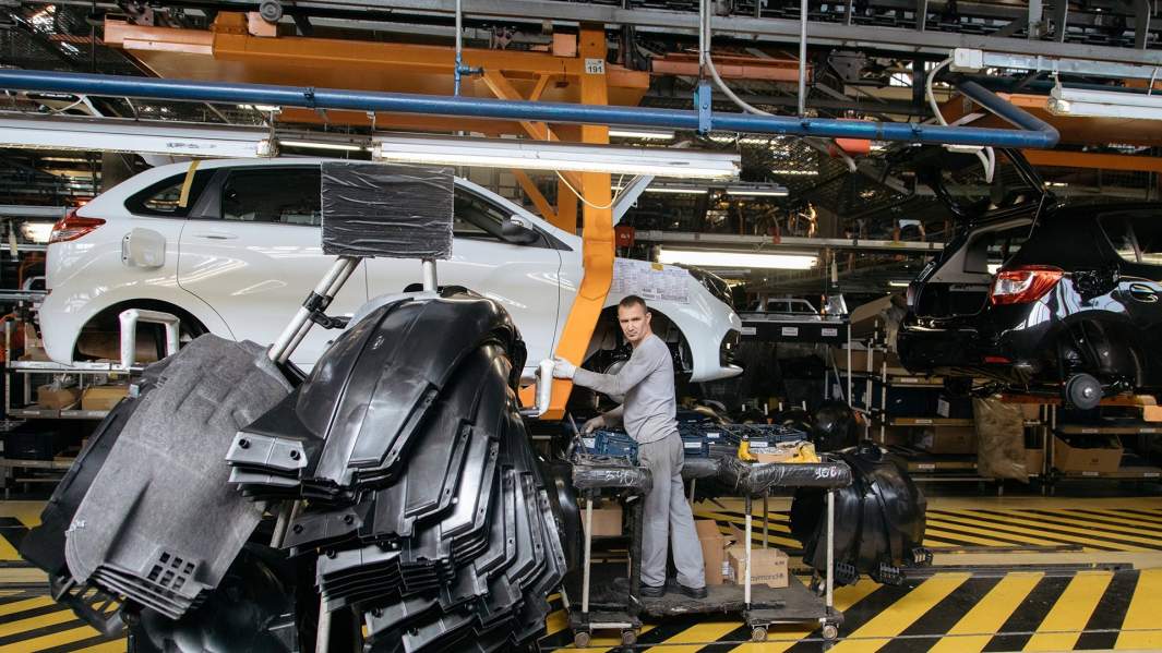 Сборка новых автомобилей на АвтоВАЗе